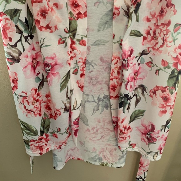Show Me Your Mumu Women's Floral Wrap Around Short Sleeve Robe Size OS - Picture 2 of 5